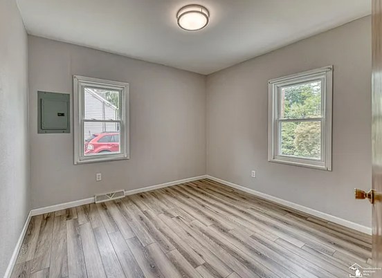 Second bedroom with two windows